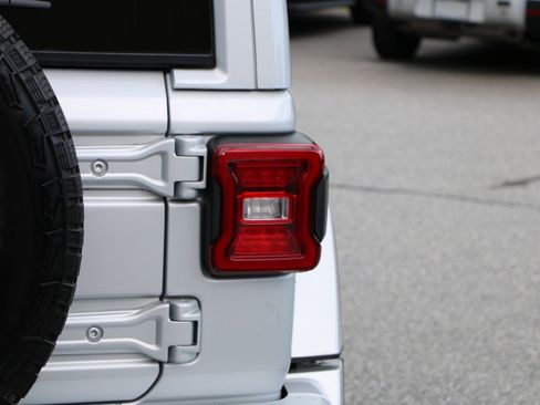 Used 2024 Jeep Wrangler High Altitude AWD/4WD image 6
