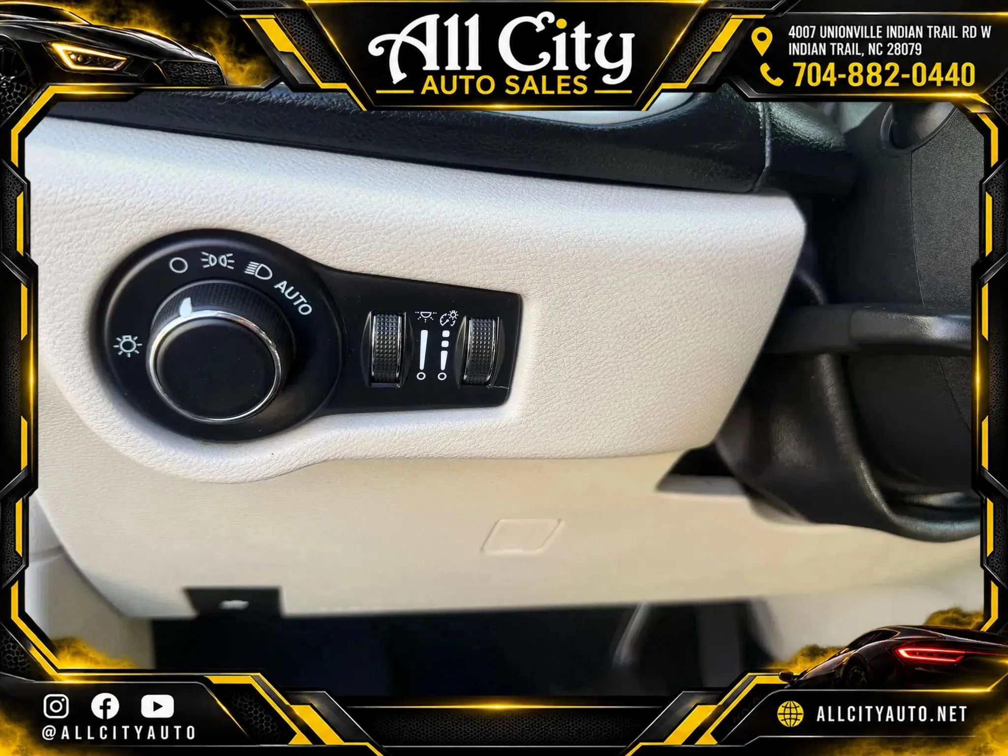 Used 2020 Chrysler Voyager Lxi FWD image 22