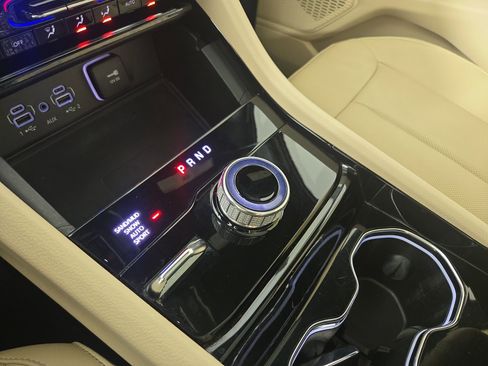Certified 2023 Jeep Grand Cherokee Limited w/ Luxury Tech Group II AWD/4WD image 25