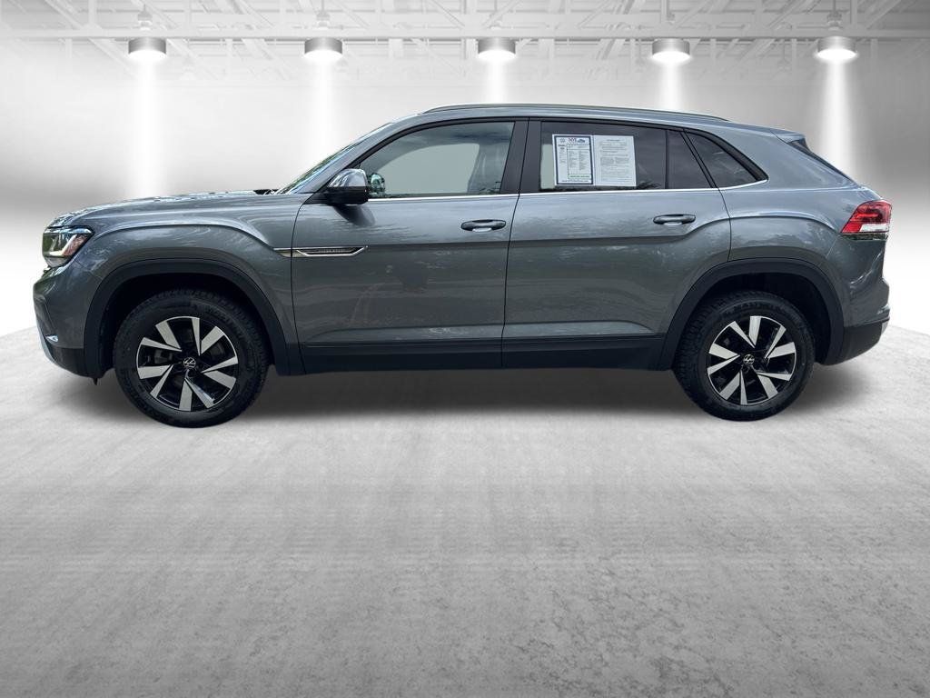Used 2023 Volkswagen Atlas Cross Sport SE AWD/4WD image 2