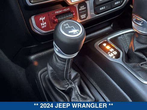 Used 2024 Jeep Wrangler Unlimited Rubicon w/ XTREMEE 35" Tire Package image 30