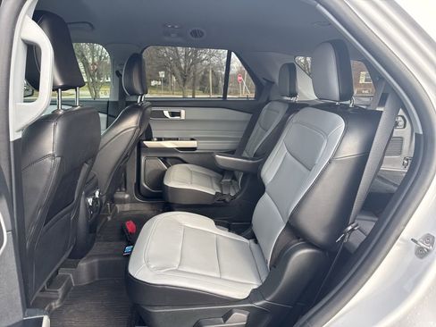 Used 2021 Ford Explorer XLT w/ Equipment Group 202A image 10