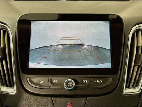 Used 2018 Chevrolet Malibu LT w/ Driver Confidence Package FWD image 13