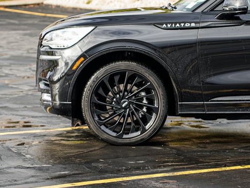 Used 2023 Lincoln Aviator Reserve w/ Equipment Group 201A image 8