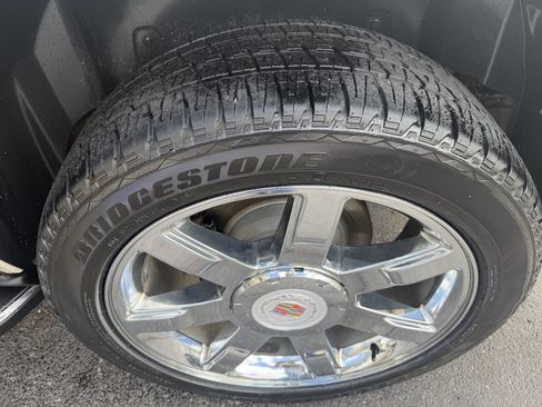 Used 2013 Cadillac Escalade Luxury AWD/4WD image 19