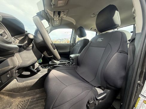 Used 2018 Toyota Tacoma SR w/ SR Convenience Package image 12