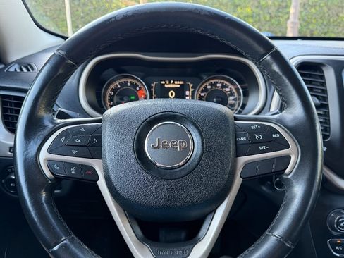 Used 2016 Jeep Cherokee 75th Anniversary FWD image 22