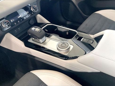 New 2026 Mitsubishi Outlander SE image 8