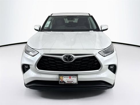 Certified 2024 Toyota Highlander LE image 3