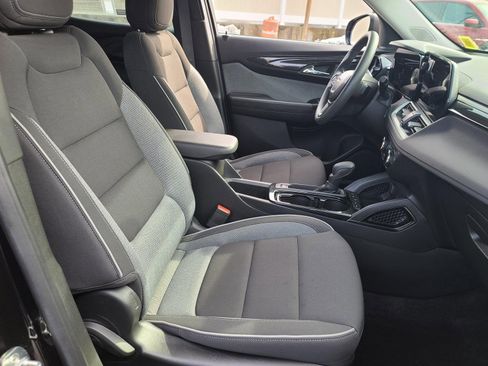 Used 2024 Chevrolet TrailBlazer LS image 19