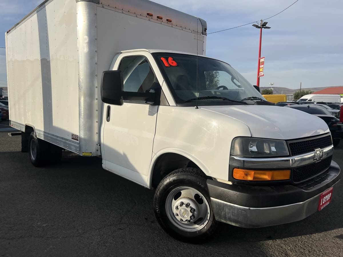 Used 2016 Chevrolet Express 3500 RWD image 4