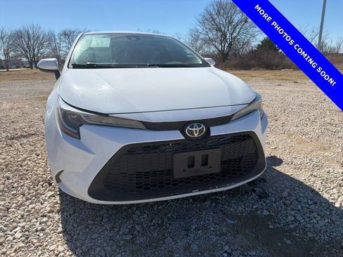 Used 2022 Toyota Corolla LE image 2