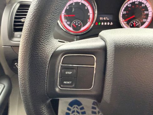 Used 2018 Dodge Grand Caravan SE image 21