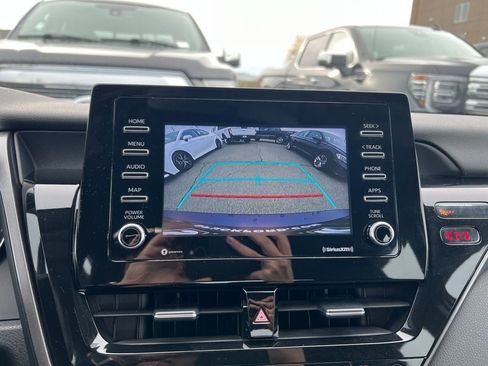 Used 2022 Toyota Camry SE image 19