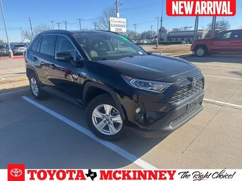 Used 2021 Toyota RAV4 XLE image 1