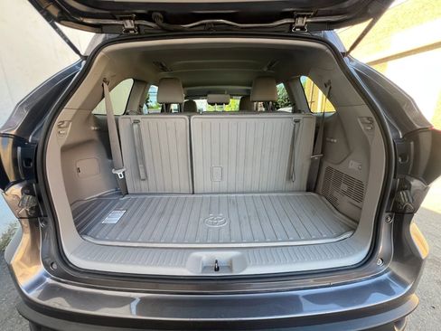 Used 2019 Toyota Highlander LE AWD/4WD image 10