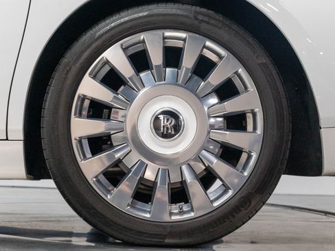 Used 2019 Rolls-Royce Phantom Sedan RWD image 21