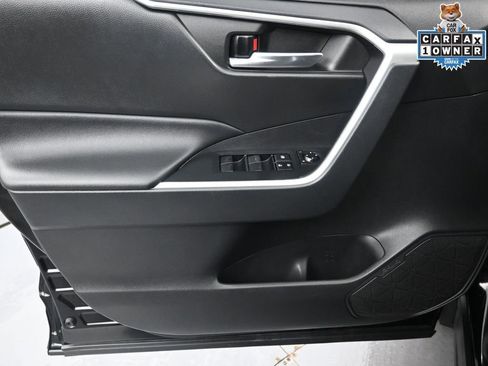 Used 2021 Toyota RAV4 XLE w/ Convenience Package image 21
