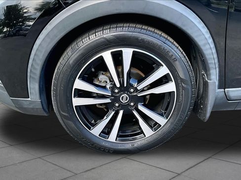 Used 2018 Nissan Kicks SV FWD image 14