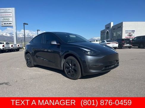 Used 2025 Tesla Model Y Long Range RWD image 1