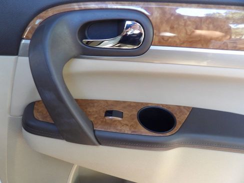 Used 2011 Buick Enclave CXL image 26