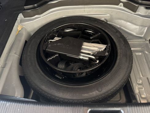 Used 2010 Mercedes-Benz E 550 Coupe image 34