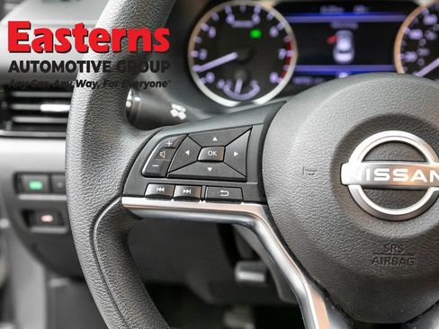 Used 2024 Nissan Sentra SV FWD image 14