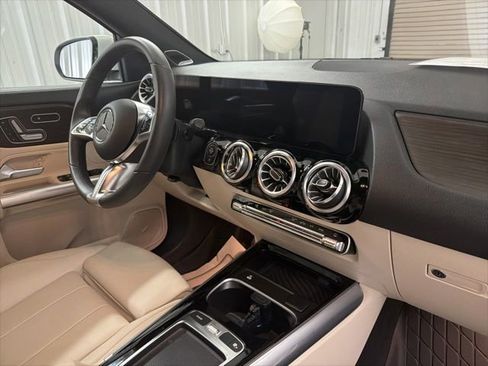 Used 2025 Mercedes-Benz GLA 250 image 21