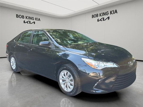 Used 2015 Toyota Camry LE FWD image 7