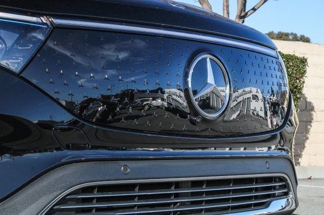 Used 2025 Mercedes-Benz EQB 300 4MATIC image 5