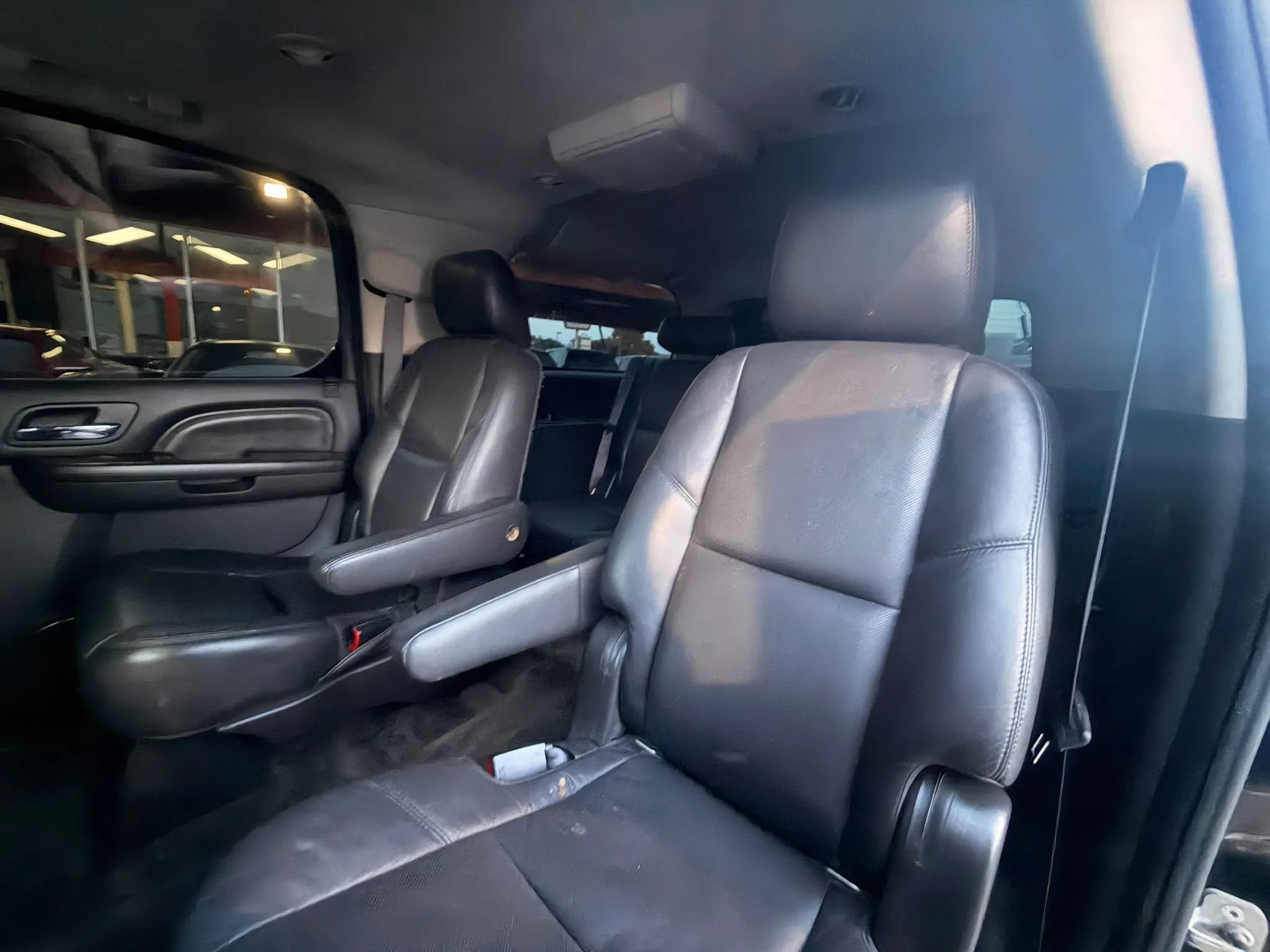 Used 2011 Cadillac Escalade ESV Luxury AWD/4WD image 14