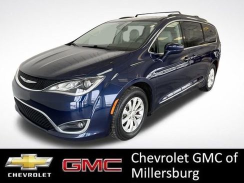 Used 2017 Chrysler Pacifica Touring-L image 4