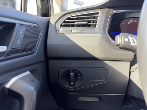 Used 2024 Volkswagen Tiguan S image 18