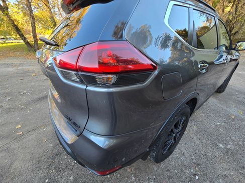 Used 2018 Nissan Rogue SV image 25