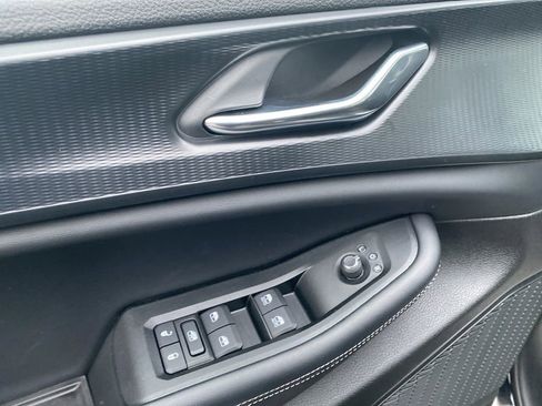 Used 2025 Jeep Grand Cherokee Altitude image 23