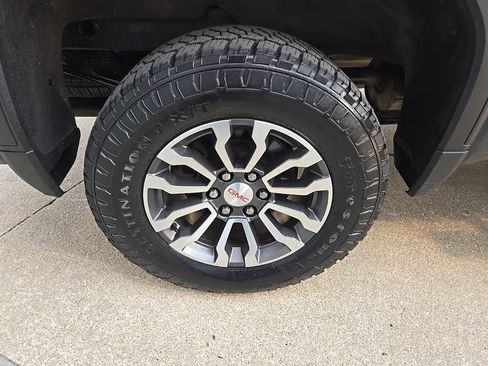 Used 2021 GMC Sierra 1500 AT4 w/ AT4 Value Package AWD/4WD image 35