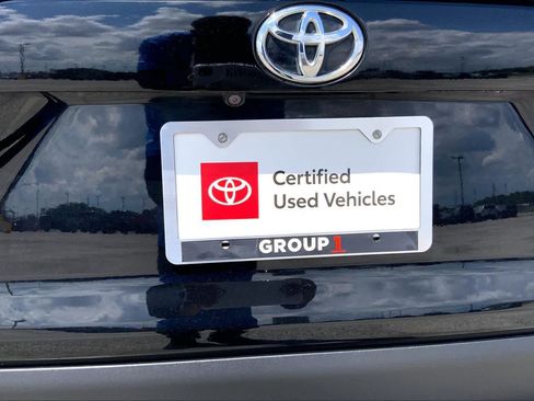Used 2023 Toyota RAV4 XLE Premium FWD image 10