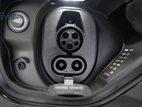 Used 2022 Audi e-tron GT Prestige image 10