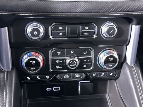 Used 2021 GMC Yukon XL SLT w/ SLT Premium Package image 17