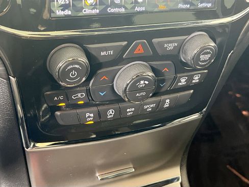 Used 2022 Jeep Grand Cherokee Laredo X AWD/4WD image 16