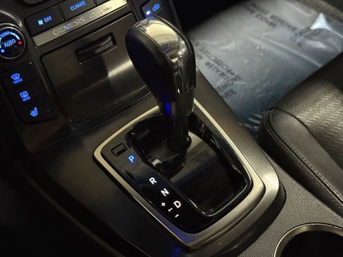 Used 2013 Hyundai Genesis 3.8 RWD image 33
