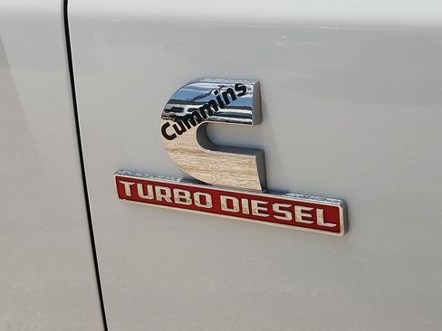 Used 2024 RAM 2500 Laramie AWD/4WD image 8
