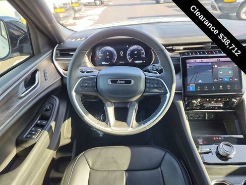 Used 2025 Jeep Grand Cherokee Limited w/ Luxury Tech Group II AWD/4WD image 20