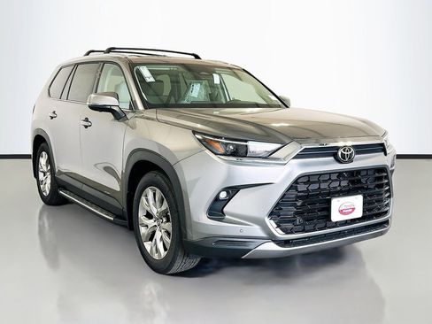 New 2026 Toyota Grand Highlander FWD image 3