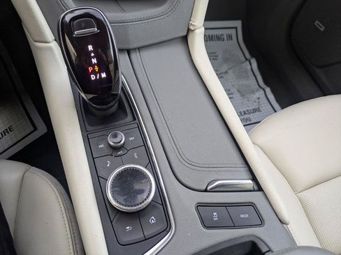 Used 2020 Cadillac XT6 Premium Luxury FWD image 12