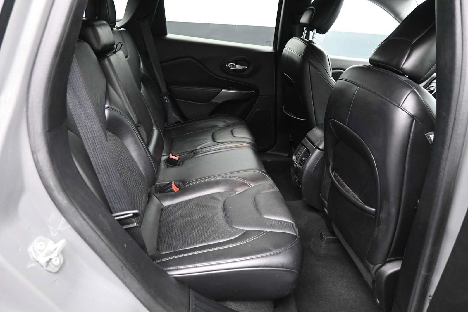 Used 2020 Jeep Cherokee Limited AWD/4WD image 24