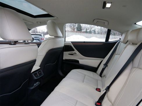 Certified 2025 Lexus ES 300h Ultra Luxury image 9