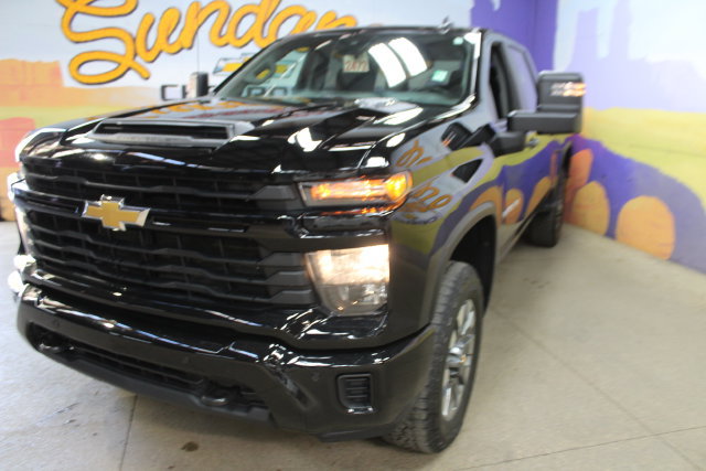 Used 2025 Chevrolet Silverado 2500 Custom w/ Custom Value Package AWD/4WD image 4