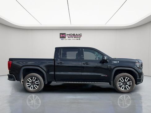 Used 2025 GMC Sierra 1500 AT4 w/ AT4 Premium Package AWD/4WD image 2