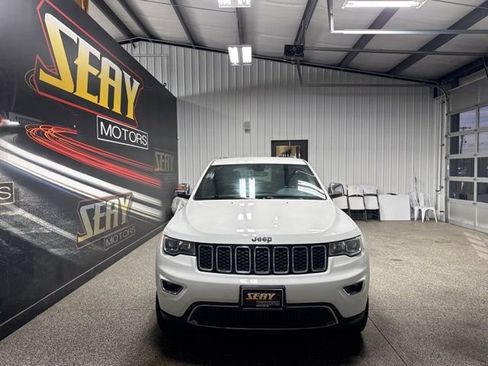 Used 2018 Jeep Grand Cherokee Limited image 17